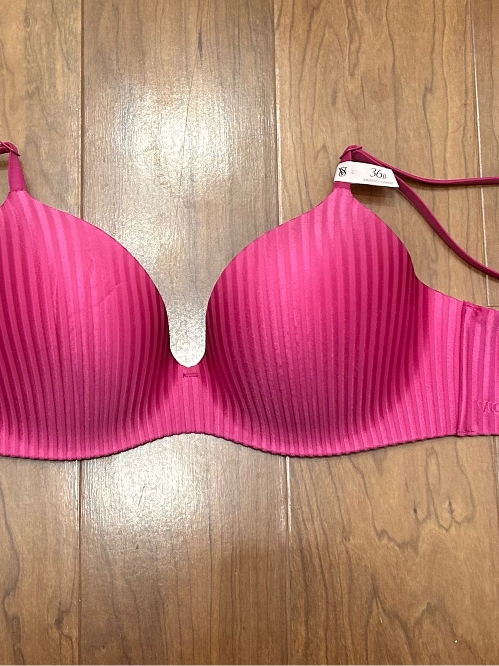 Body by Victoria’s Secret FlexFactor Lightly Lined Plunge Demi Bra 36B